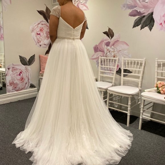 PLUS SIZE WATTERS WEDDING GOWN! - Picture 3 of 8